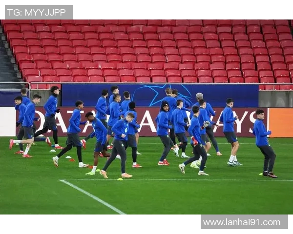 广州篮球队速度变革引发热议欧冠足球新趋势探讨与对比分析 广州篮球队速度变革引发热议欧冠足球新趋势探讨与对比分析