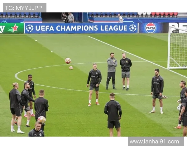 精选欧冠足球装备推荐优质球袜助你提升比赛表现